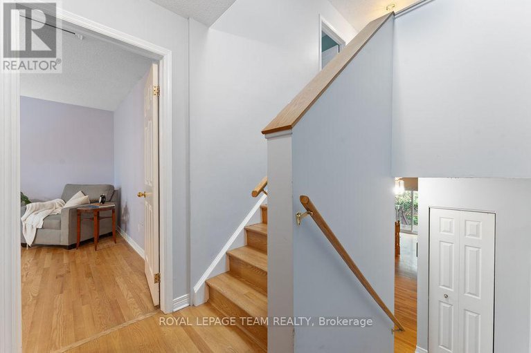 29015991/2684-violet-street/britannia/ottawa/ontario/K2B6X2_23