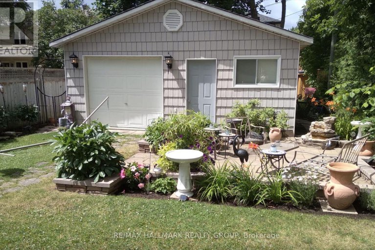 29421781/512-melbourne-avenue/mckellarhighland/ottawa/ontario/K2A1W5_31