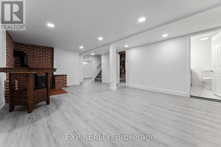 29305103/303-amiens-street/bilberry-creekqueenswood-heights/ottawa/ontario/K1E1N3_19