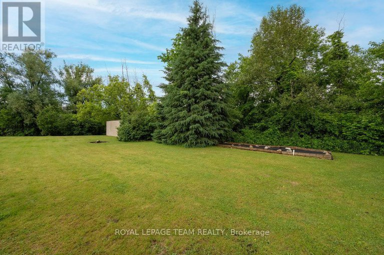 28365689/2765-quinn-road/emerald-woodssawmill-creek/ottawa/ontario/K1T3V4_35