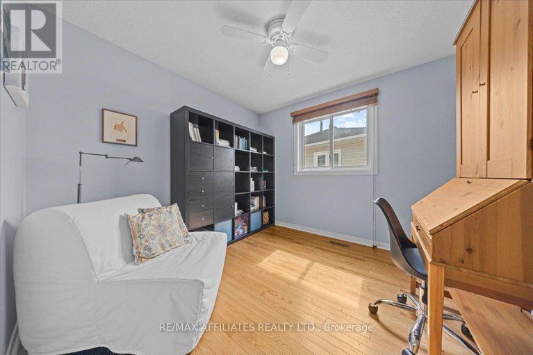 28820212/605-falwyn-crescent/fallingbrookridgemount/ottawa/ontario/K4A2B4_32