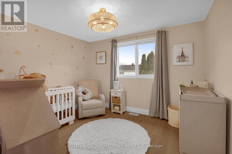 28535998/13-weatherwood-crescent/pineglencountry-place/ottawa/ontario/K2E7C5_30