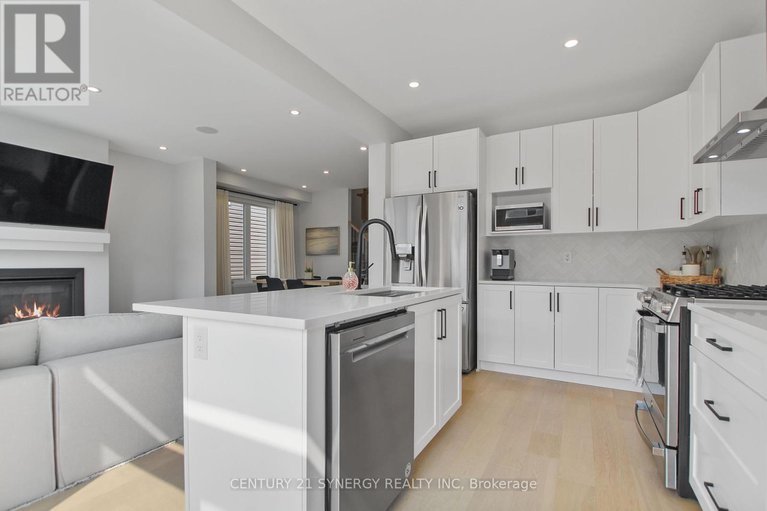 28715652/2104-caltra-crescent/half-moon-bay/ottawa/ontario/K2J6V4_15