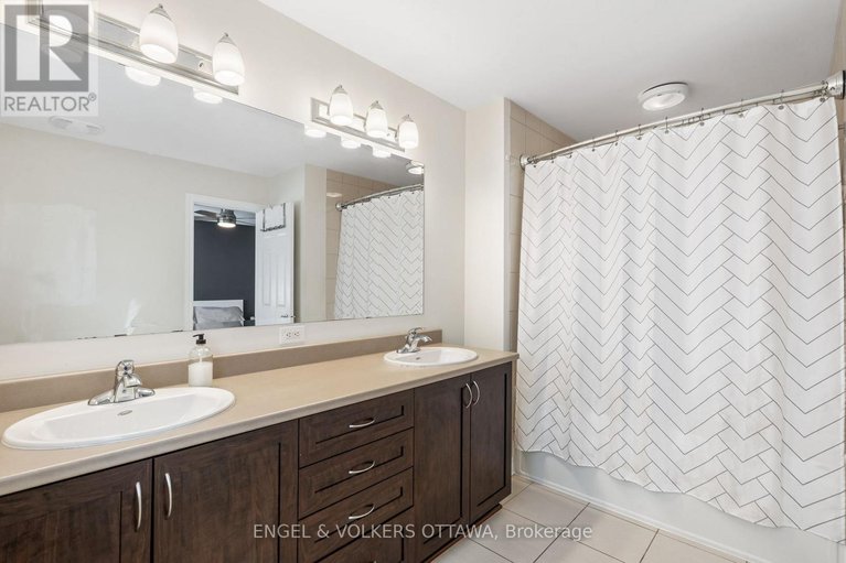 28731847/541-langelier-avenue/mer-bleuebradley-estatesanderson-park/ottawa/ontario/K1W0E7_24