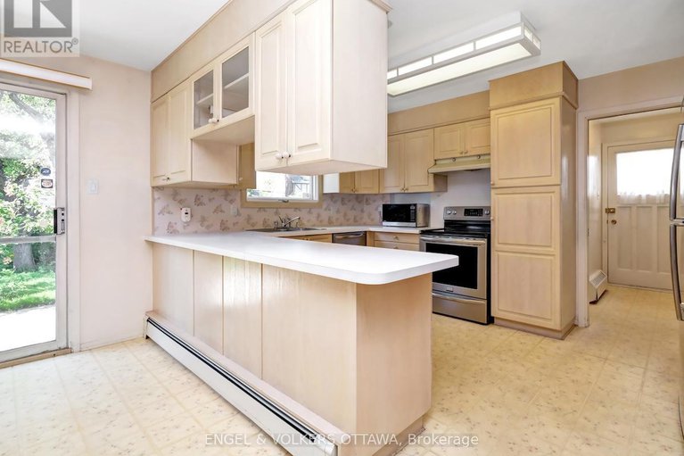 28544355/968-sadler-crescent/whitehaven/ottawa/ontario/K2B5H7_14