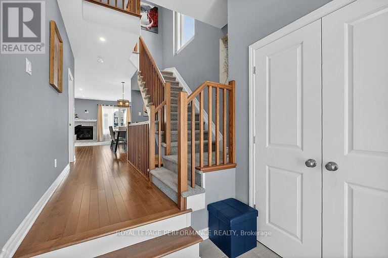29690185/790-cairn-cres-crescent-e/mer-bleuebradley-estatesanderson-park/ottawa/ontario/K1W0P7_4