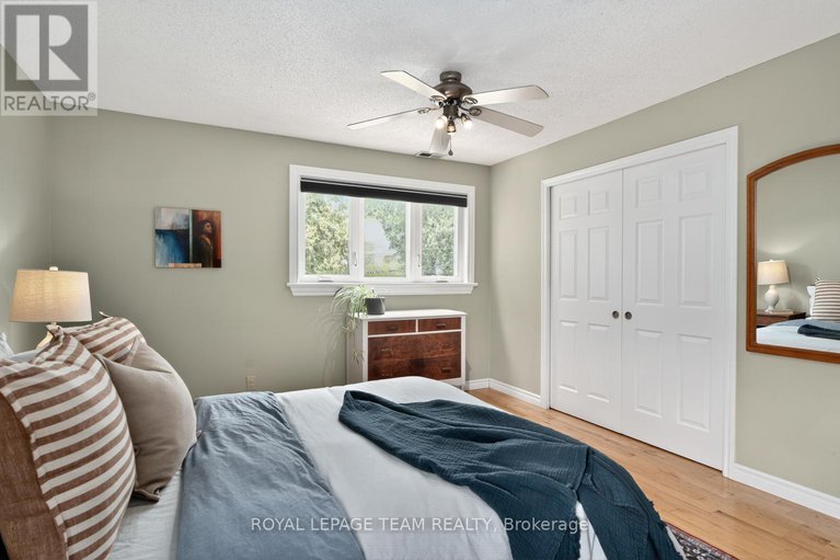 28798908/217-montfort-street/vanier/ottawa/ontario/K1L5P3_15