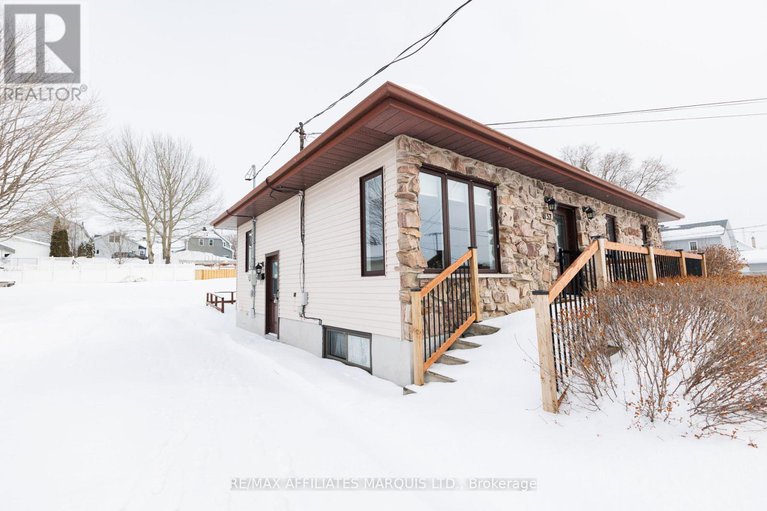 29400104/137-park-avenue/alexandria/north-glengarry/ontario/K0C1A0_5