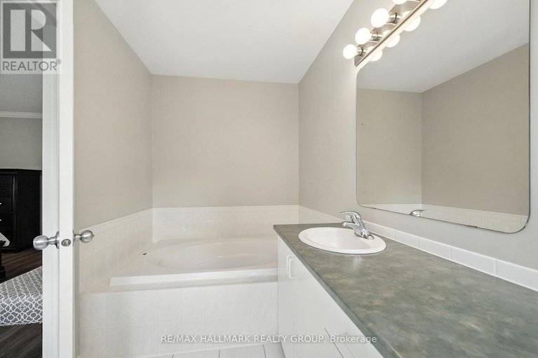 28787339/6272-sablewood-place/chapel-hill/ottawa/ontario/K1C7M5_18