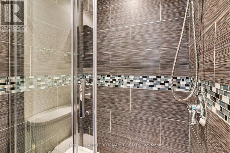 29586138/7004-bilberry-drive/convent-glen-north/ottawa/ontario/K1C3R6_18