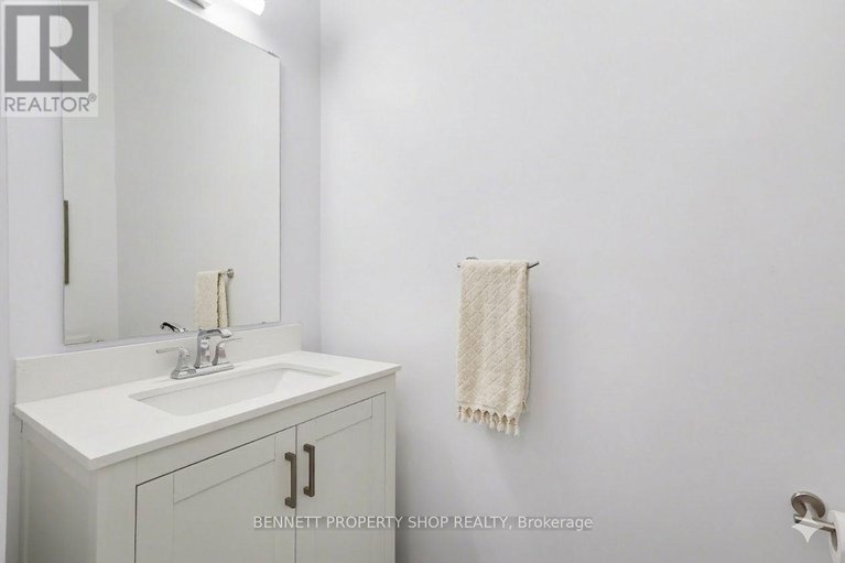 29479240/139-duford-street/vanier/ottawa/ontario/K1L6Z5_3