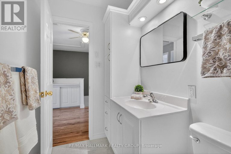 29379154/12-black-forest-lane/arbeatha-park/ottawa/ontario/K2H5C8_41