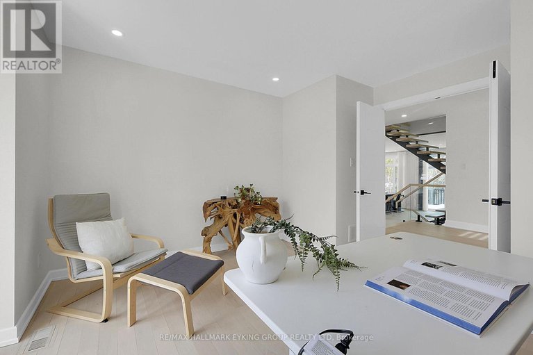 29283028/623-rowanwood-avenue/mckellarhighland/ottawa/ontario/K2A3E3_18