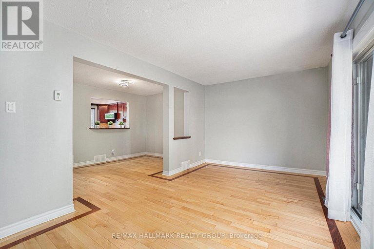 28410250/54-corley-private/heron-gateindustrial-park/ottawa/ontario/K1V8T7_9