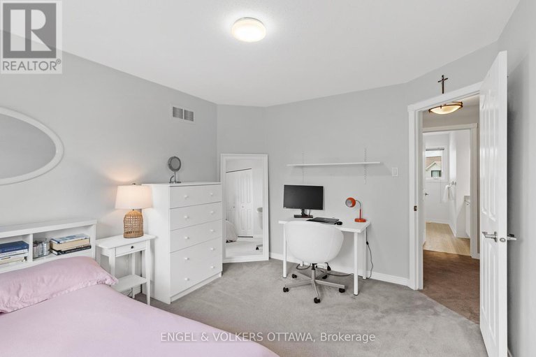 28648158/804-covehead-crescent/riverside-southgloucester-glen/ottawa/ontario/K1V1M3_28