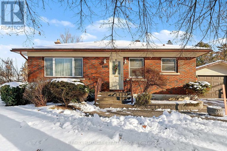 28902420/2023-vincent-street/elmvale-acres/ottawa/ontario/K1G2M8_1