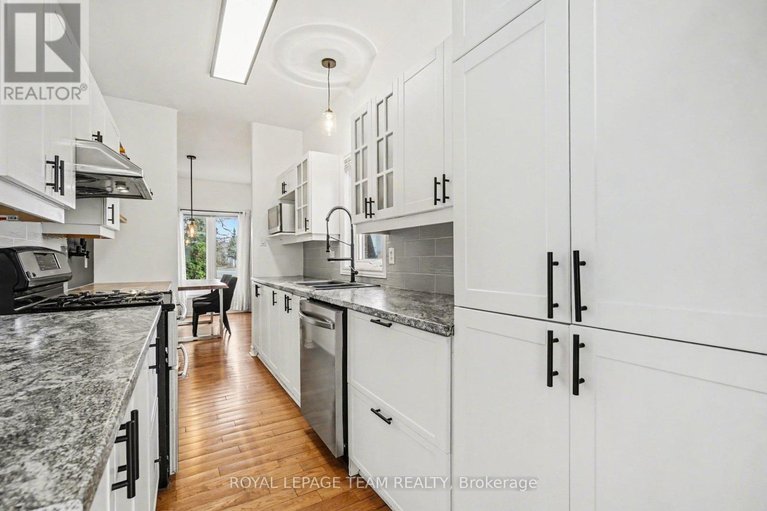 29555380/689-vermillion-drive/riverside-southgloucester-glen/ottawa/ontario/K1V1W2_11