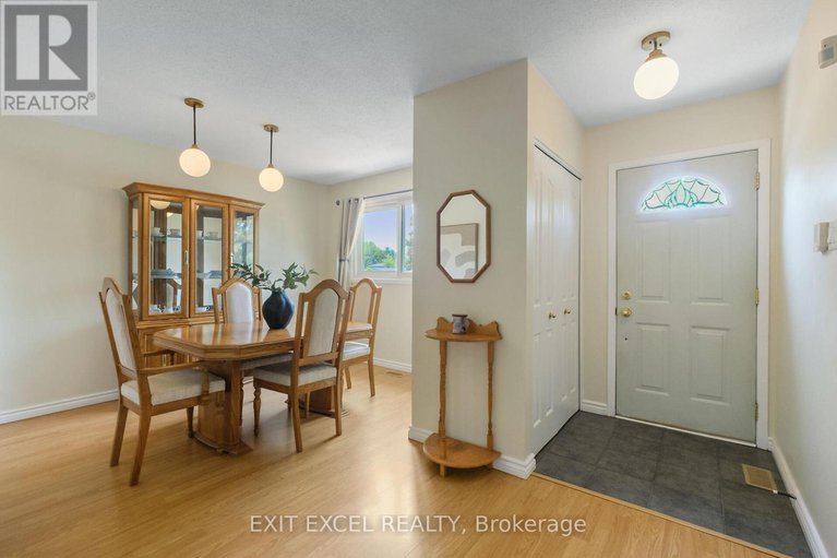 28416258/396-roxdale-avenue/bilberry-creekqueenswood-heights/ottawa/ontario/K1E1V5_6