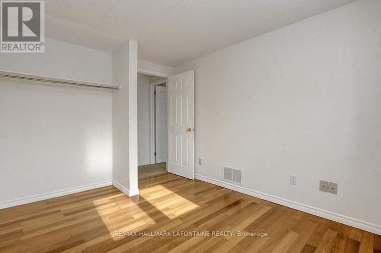 29381191/6128-vineyard-drive/convent-glen/ottawa/ontario/K1C2N6_33