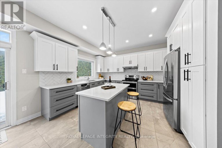 29259363/32-eliza-crescent/stittsville-south/ottawa/ontario/K2S2A3_16