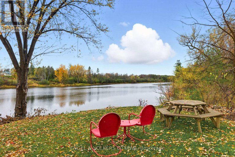 29028525/208-1-rosamond-street-e/almonte/mississippi-mills/ontario/K0A1A0_24