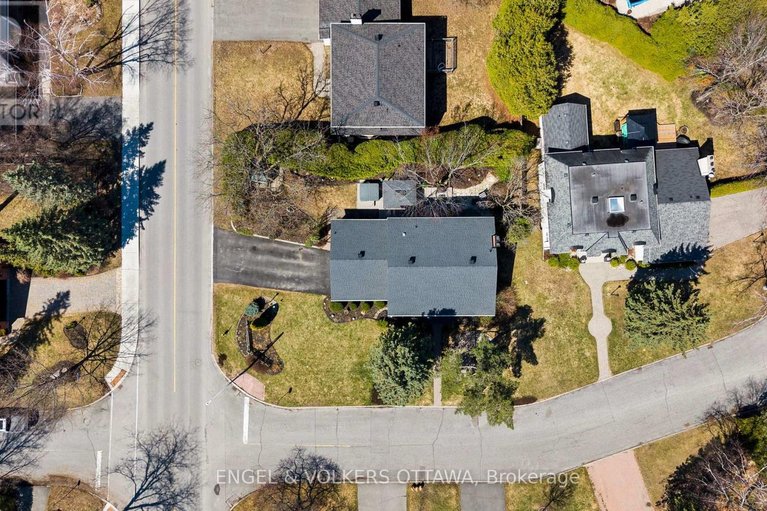 29645415/1-erinlea-court/pineglencountry-place/ottawa/ontario/K2E7C8_38