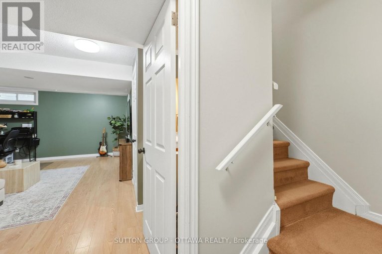 29617710/3907e-old-richmond-road/arbeatha-park/ottawa/ontario/K2H8T8_32