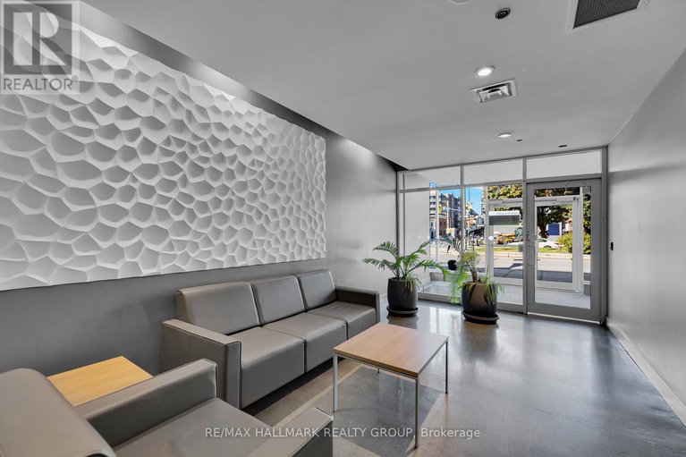 29168071/210-180-york-street/lower-townbyward-market/ottawa/ontario/K1N1J6_2