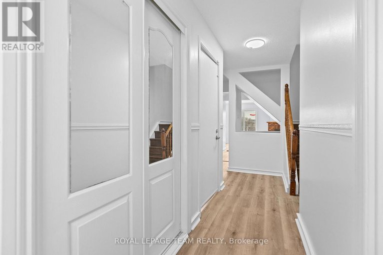 29585057/6356-mary-jane-crescent/chateauneuf/ottawa/ontario/K1C3C2_4