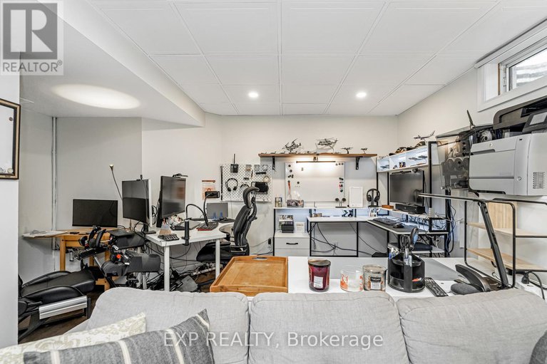 28595506/18-hawley-crescent/bridlewood/ottawa/ontario/K2M1T3_24