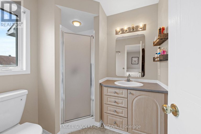 29142168/526-meadowbreeze-drive/emerald-meadowstrailwest/ottawa/ontario/K2M2T4_21