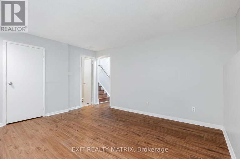 28997125/25h-banner-road/sheahan-estatestrend-village/ottawa/ontario/K2H8T3_22