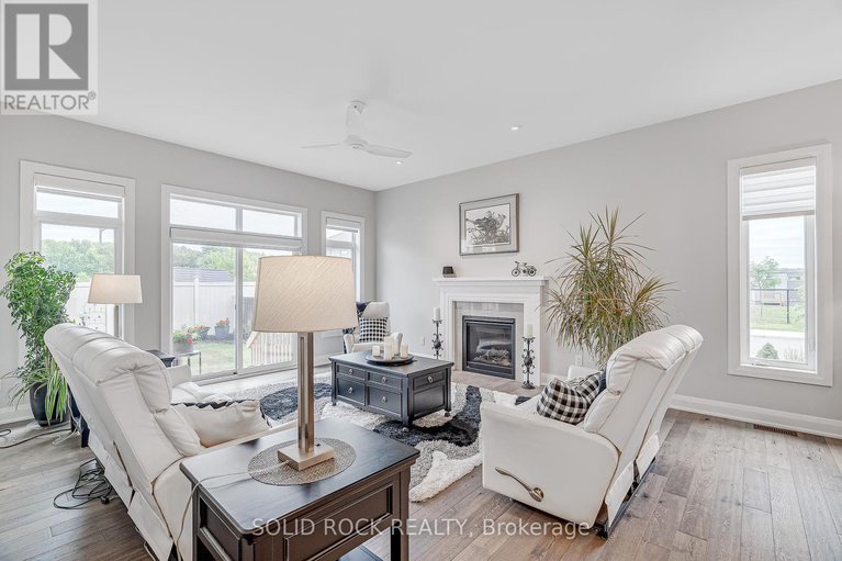 28585718/135-pathfinder-way/riverside-southgloucester-glen/ottawa/ontario/K1X0C9_17