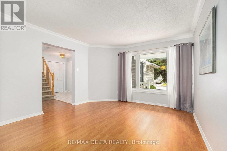 28529206/664-arc-en-ciel-street/fallingbrookgardenway-south/ottawa/ontario/K4A3H8_6