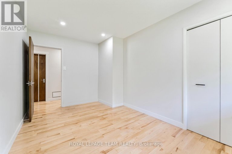 29148358/15-leacock-drive/beaverbrook/ottawa/ontario/K2K1R6_26