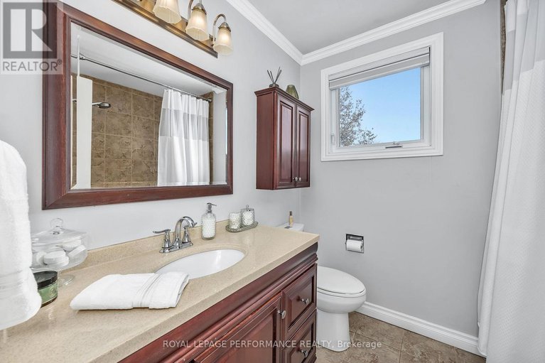 29305647/1310-prestone-drive/bilberry-creekqueenswood-heights/ottawa/ontario/K1E2Z6_25