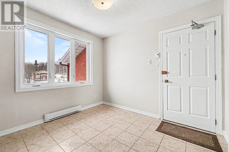 29233379/d6-160-edwards-street/town-of-rockland/clarence-rockland/ontario/K4K1H9_21