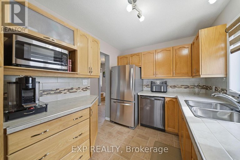 29466998/296-bonavista-street/town-of-rockland/clarence-rockland/ontario/K4K1N8_17