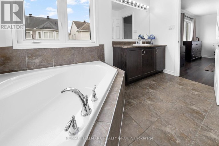 29682399/529-dundonald-drive/half-moon-bay/ottawa/ontario/K2J5X1_23