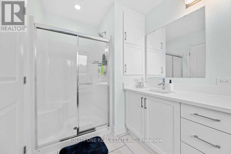 28348063/704-brian-good-avenue/riverside-southgloucester-glen/ottawa/ontario/K4M0C1_15