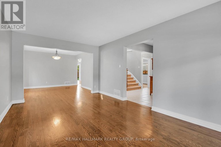 28989658/1743-silver-bark-avenue/orleanssunridge/ottawa/ontario/K1C7A8_9