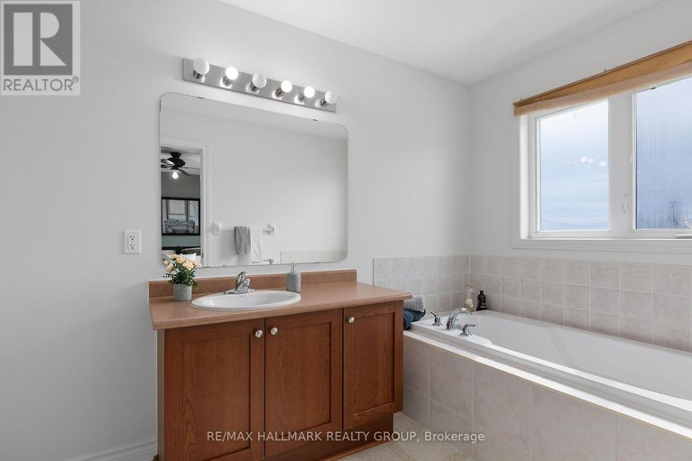 29454598/4120-kelly-farm-drive/blossom-parkkemp-parkfindlay-creek/ottawa/ontario/K1T4J2_17