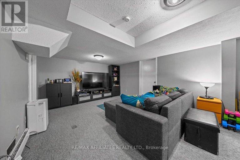 28458196/300-sylvie-terrace/bilberry-creekqueenswood-heights/ottawa/ontario/K1E3M2_27