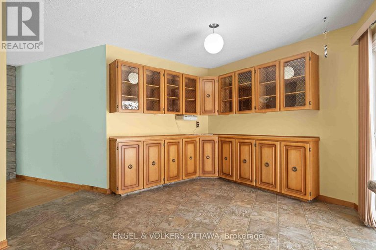 29096977/1957-sharel-drive/urbandale-acres/ottawa/ontario/K1H6W3_17