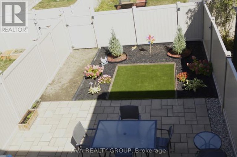 28866998/542-triangle-street/emerald-meadowstrailwest/ottawa/ontario/K2M0M5_22