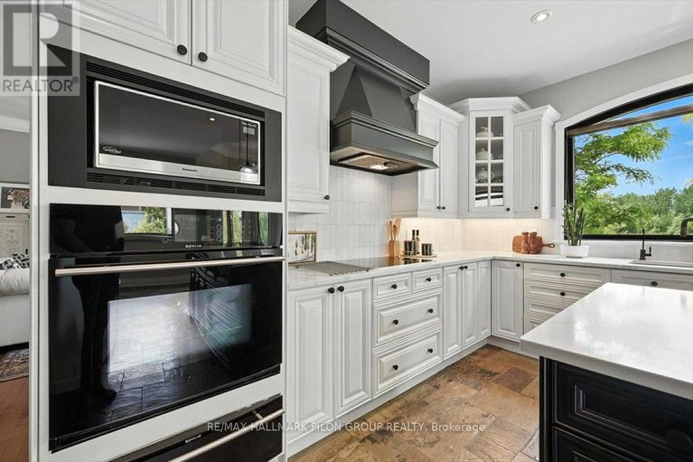 28488839/6893-sparkling-lake-way/greely/ottawa/ontario/K4P1R7_13
