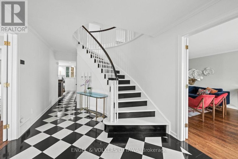 29645415/1-erinlea-court/pineglencountry-place/ottawa/ontario/K2E7C8_4