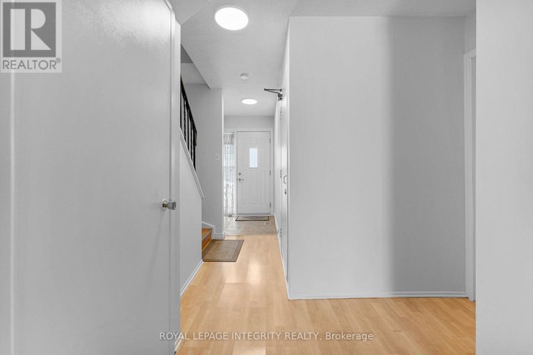 29398806/86-stokes-crescent/glencairnhazeldean/ottawa/ontario/K2L2Z4_4