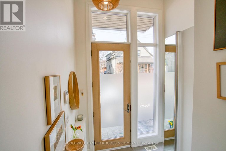 29579172/103a-stirling-avenue/hintonburg/ottawa/ontario/K1Y1P9_4