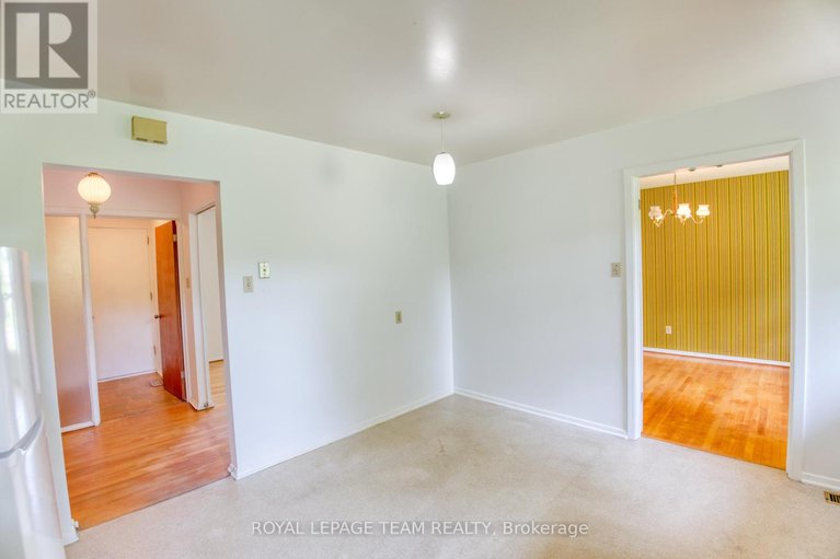 28412587/19-dayton-crescent/leslie-park/ottawa/ontario/K2H7N8_14